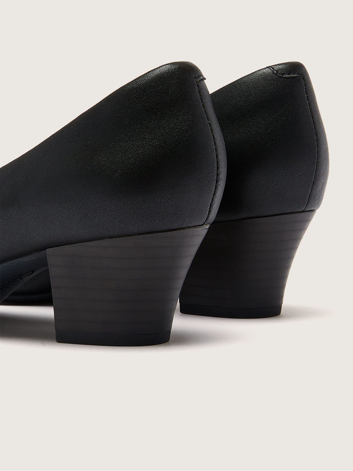Clarks shop wide pumps