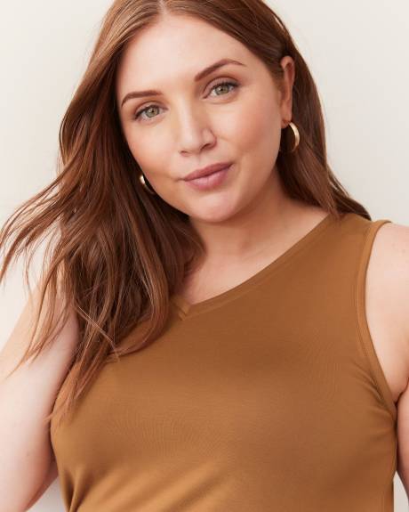 Modern-Fit Sleeveless V-Neck Tunic