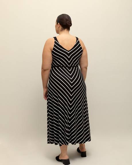 Robe longue rayée évasée sans manches avec ceinture, tissu responsable