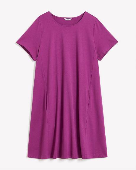 Robe à manches courtes avec col en U