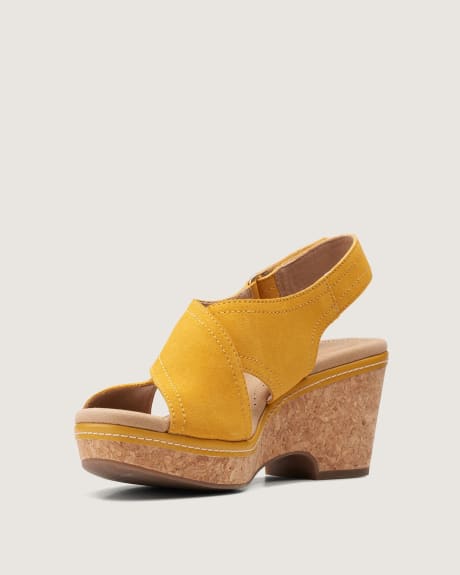 Sandale en suède jaune à fermeture velcro, largeur régulière - Clarks