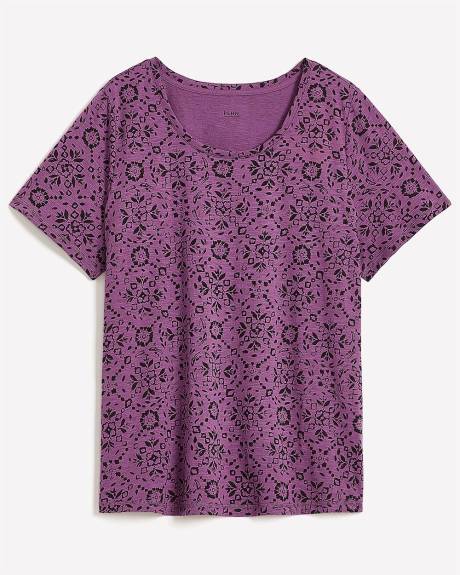 Printed Curvy-Fit Crewneck Tee - PENN. Essentials