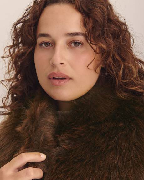 Veste longue en fausse fourrure