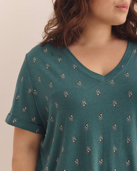 Boyfriend-Fit V-Neck T-Shirt - PENN. Essentials