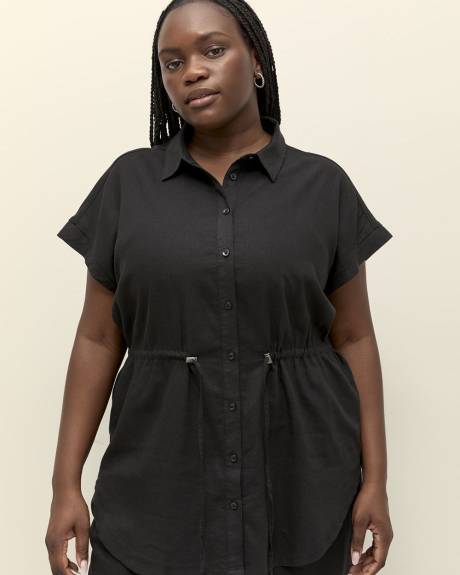 Blouse en mélange de lin à manches courtes et taille cintrée