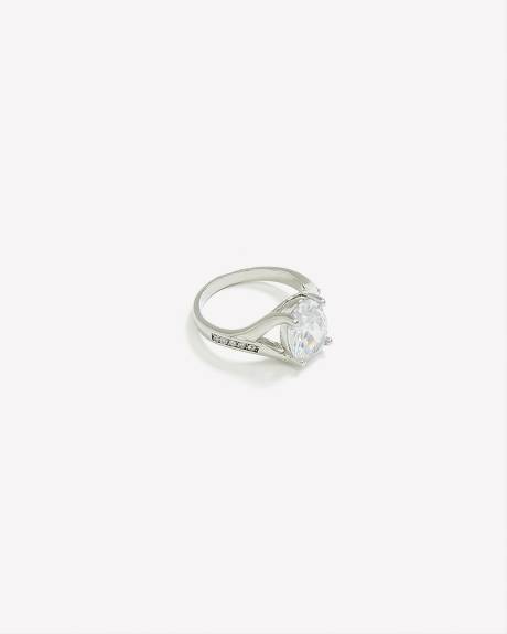 Bague de fantaisie avec zircon carré