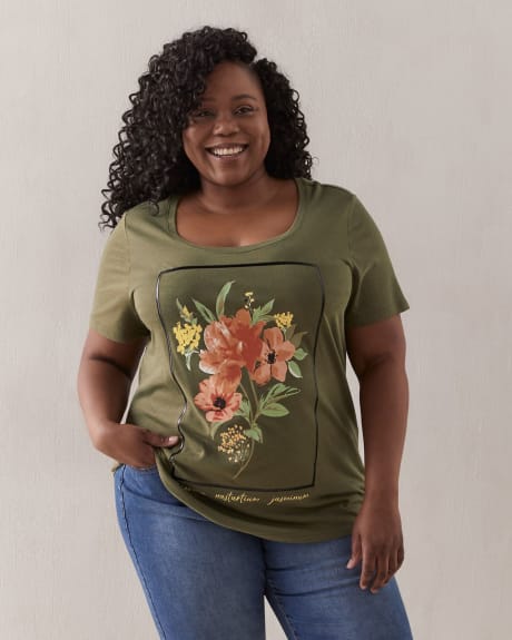 Boyfriend Fit Scoop Neck T-Shirt - In Every Story
