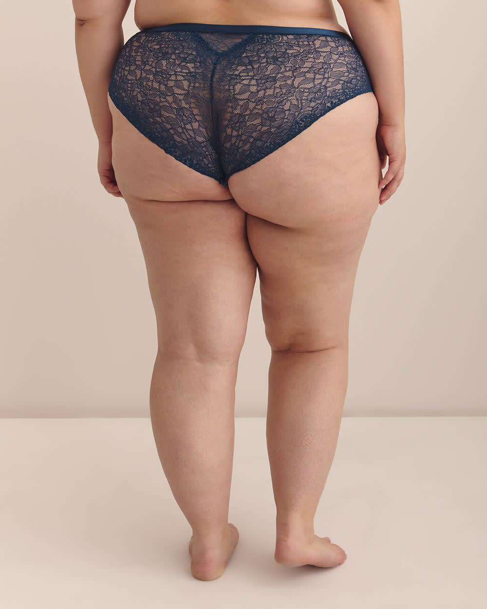 Culotte échancrée en satin bleu avec dentelle et maille - Déesse Collection Culotte échancrée en satin bleu avec dentelle et maille - Déesse Collection