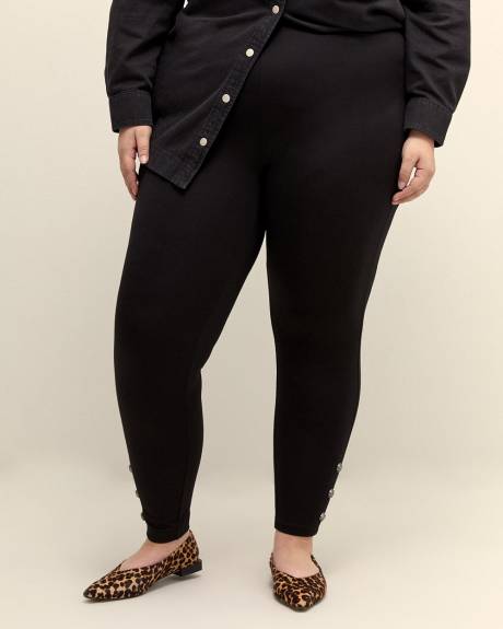 Responsible, Black Legging Buttoned Hem - PENN. Essentials
