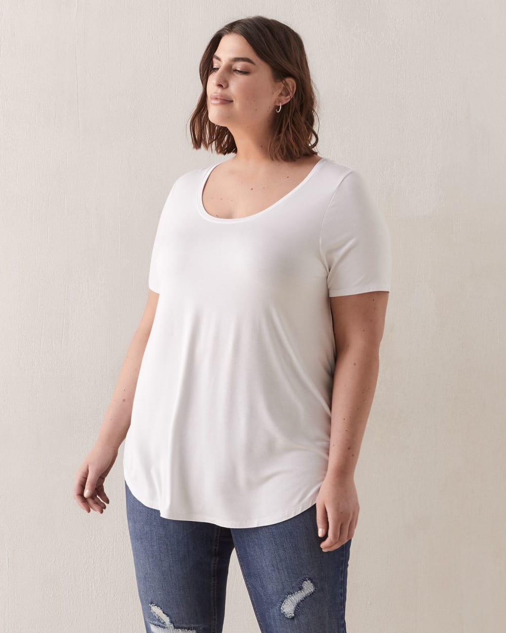 Modern Fit Solid Scoop Neck Tee - In Every Story
