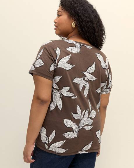 Printed Curvy-Fit Crewneck Tee - PENN. Essentials