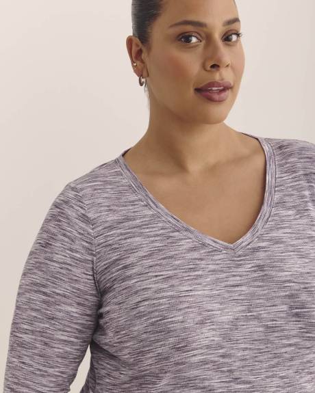 Ribbed 3/4-Sleeve V-Neck T-Shirt - Active Zone