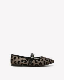 Ballerine en maille à motif léopard avec sangle, pied très large