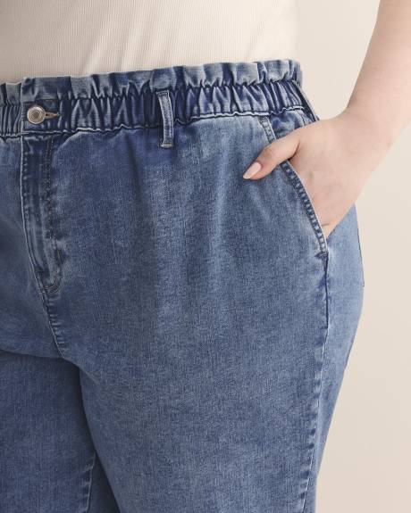 Pantalon à taille froncée et jambe fuselée
