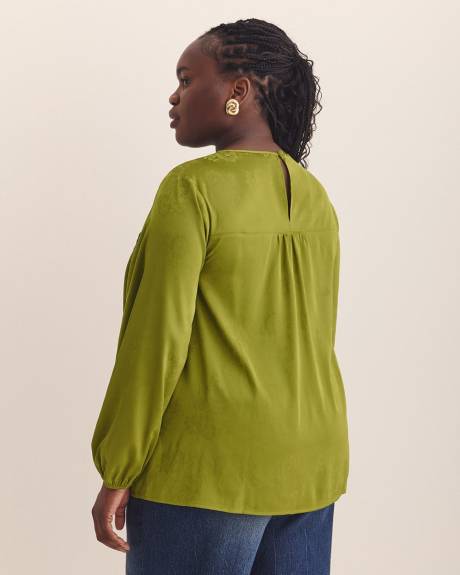 Blouse verte plissée à manches longues
