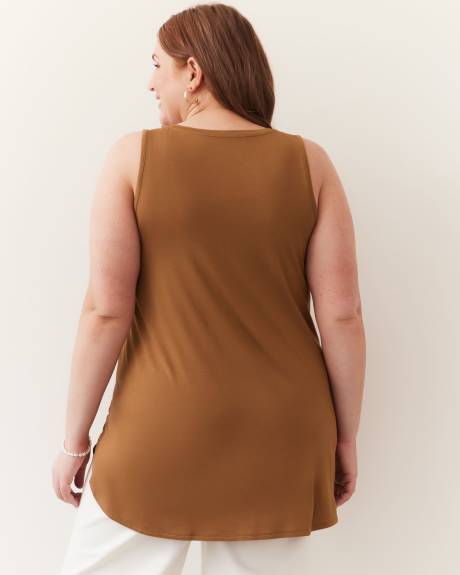 Modern-Fit Sleeveless V-Neck Tunic