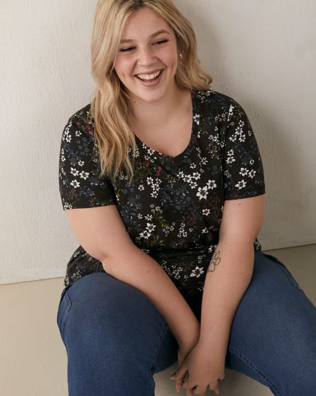 Printed Crew-Neck Curvy Tee - In Every Story