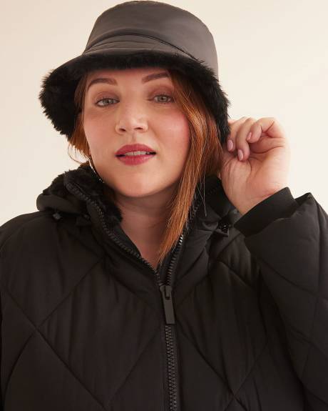 Chapeau noir réversible en fourrure synthétique