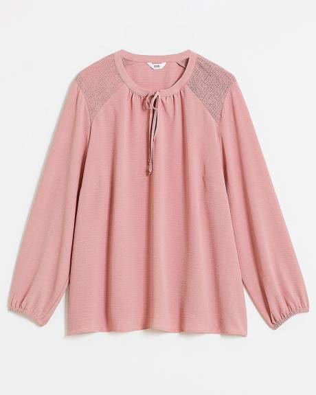 Blouse avec col fendu et smocks aux épaules