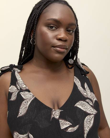 Robe longue nouée aux épaules