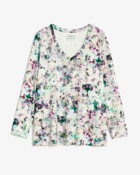 Textured V-Neck Long-Sleeve Tee - Active Zone