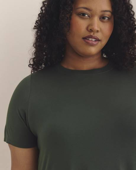 Modern Fit Short-Sleeve Tunic - PENN. Essentials