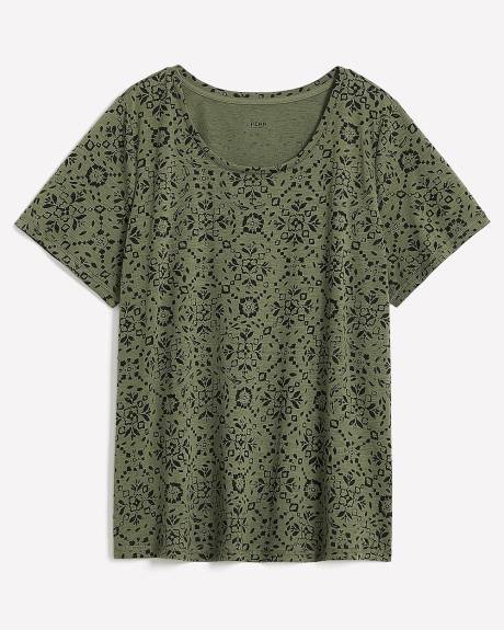 Printed Curvy-Fit Crewneck Tee - PENN. Essentials