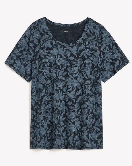 Curvy-Fit Short-Sleeve Tee - PENN. Essentials