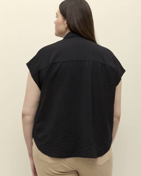 Extended-Sleeve Buttoned-Down Shirt