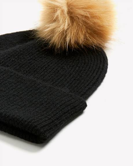 Black Ribbed Beanie with Pompom