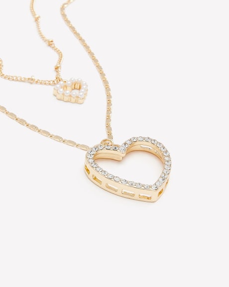 Collier à deux chaînes avec pendentifs en forme de coeurs