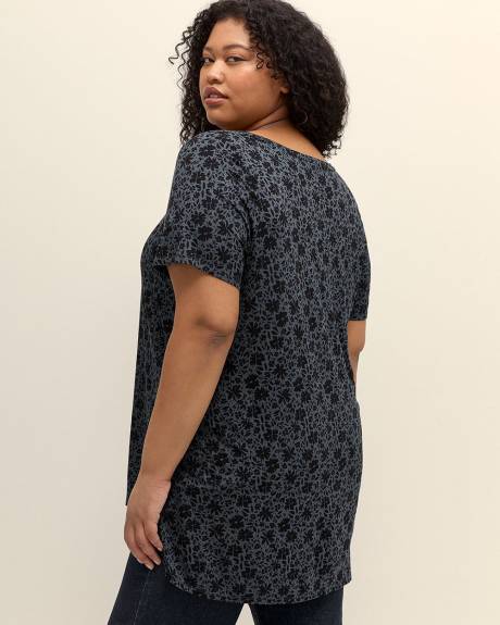 Modern-Fit Short-Sleeve Tunic - PENN. Essentials