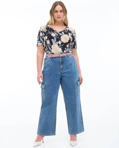 T-shirt avec encolure en V, coupe silhouette - Addition Elle - Essentiels PENN.