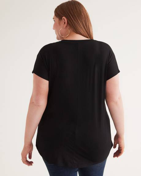 Modern-Fit Extended-Sleeve Tee - PENN. Essentials