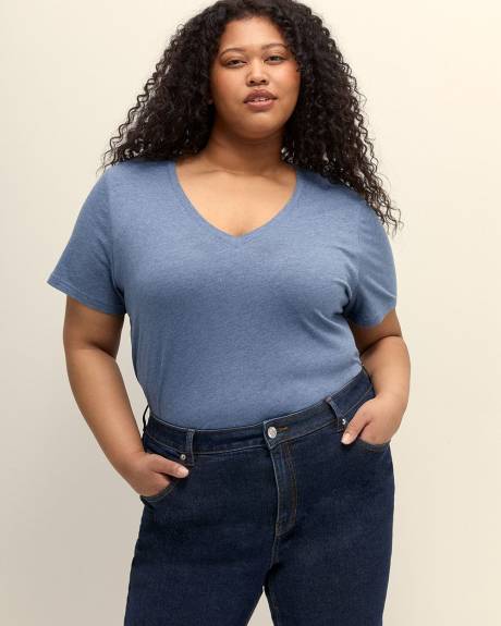 Boyfriend-Fit V-Neck Tee - PENN. Essentials
