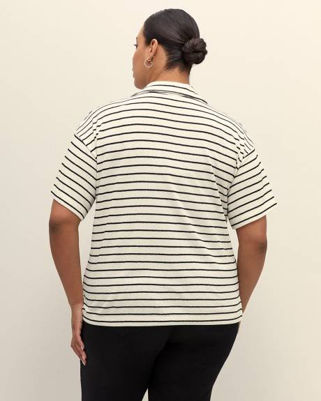 Polo rayé avec col en V
