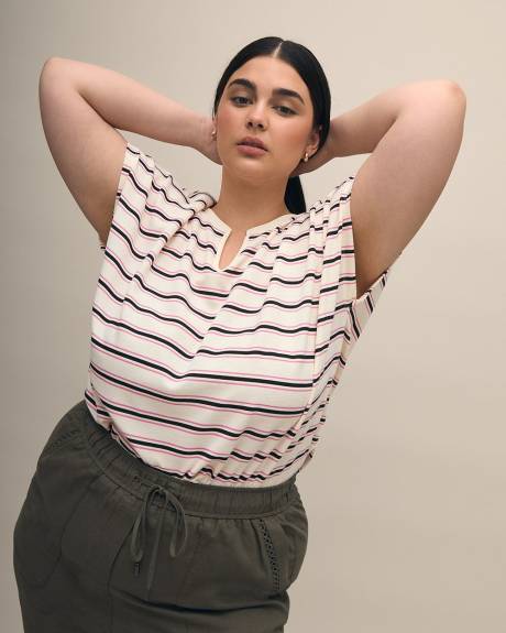 Split-Neck T-Shirt - PENN. Essentials