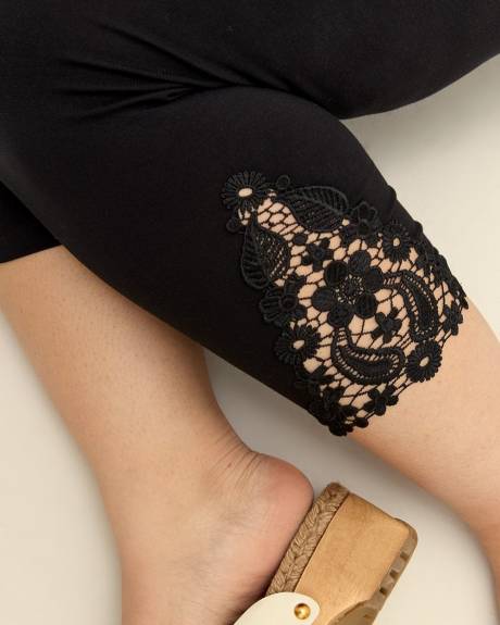 Fashion Capri Legging with Crochet Hem - PENN. Essentials