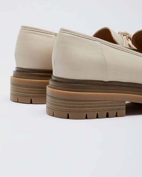 Extra Wide Width, Lug Loafer with Chain Ornement