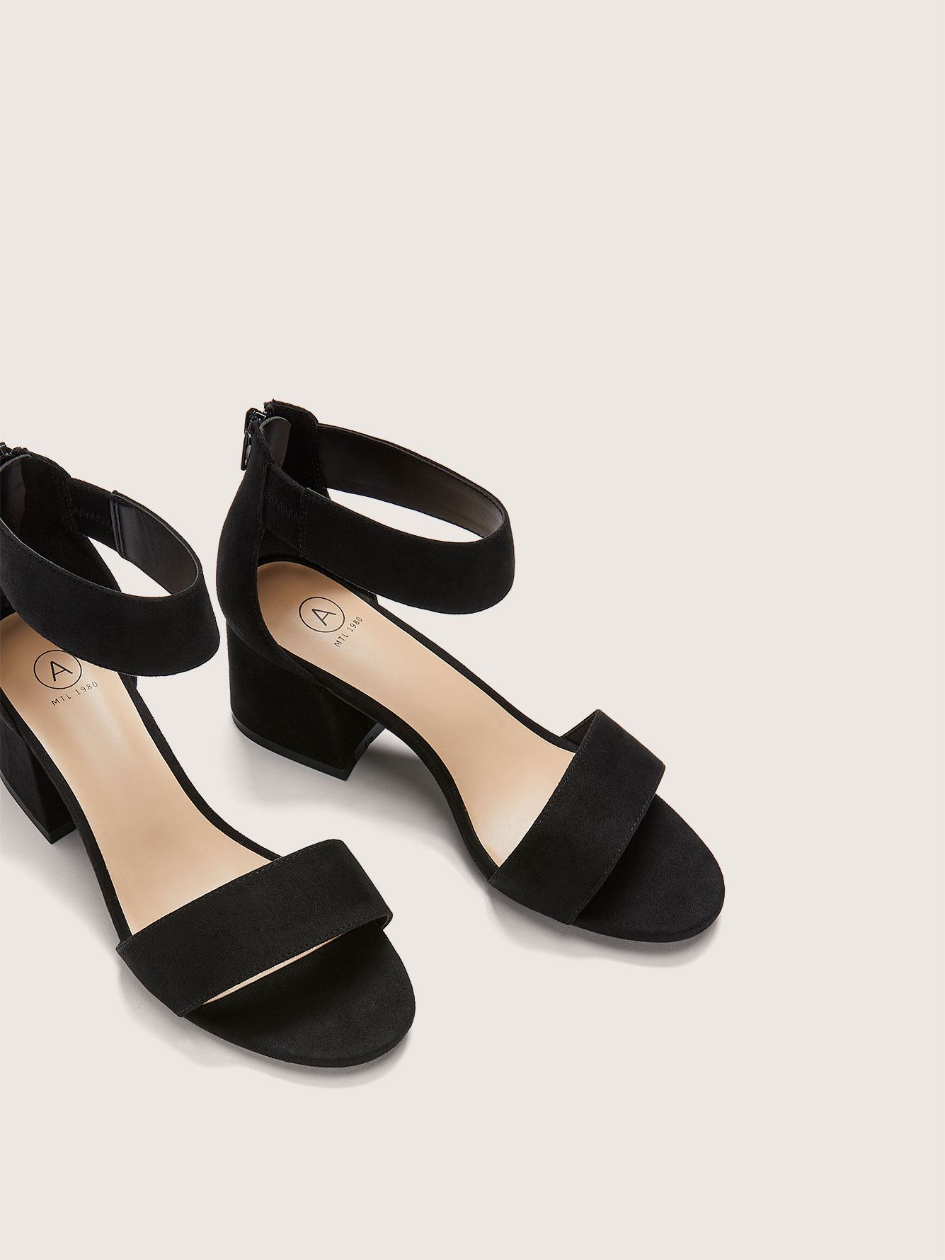 sandale attache cheville