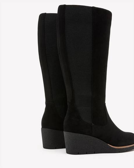 Botte haute pour mollet large compensée en faux suède, pied très large