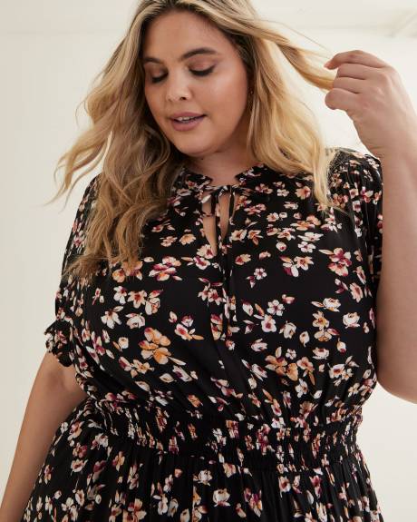 Robe cintrée et évasée avec manches courtes ballon
