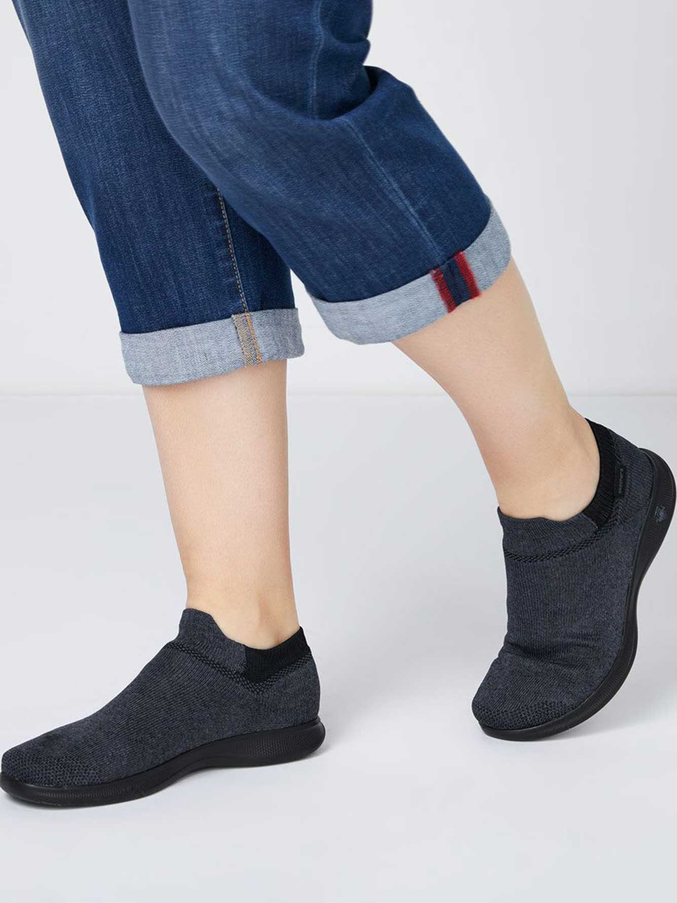 stretch skechers shoes
