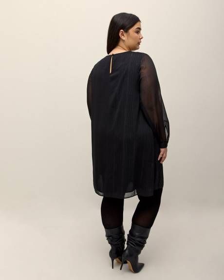 Robe noire évasée avec paillettes aux épaules