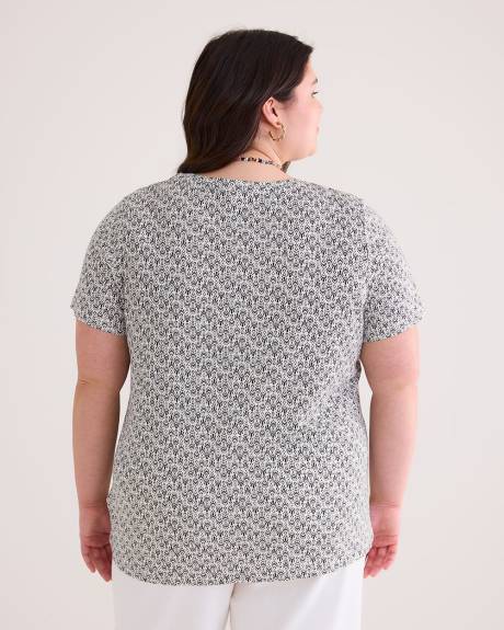 Boyfriend Fit Scoop-Neck T-Shirt - PENN. Essentials