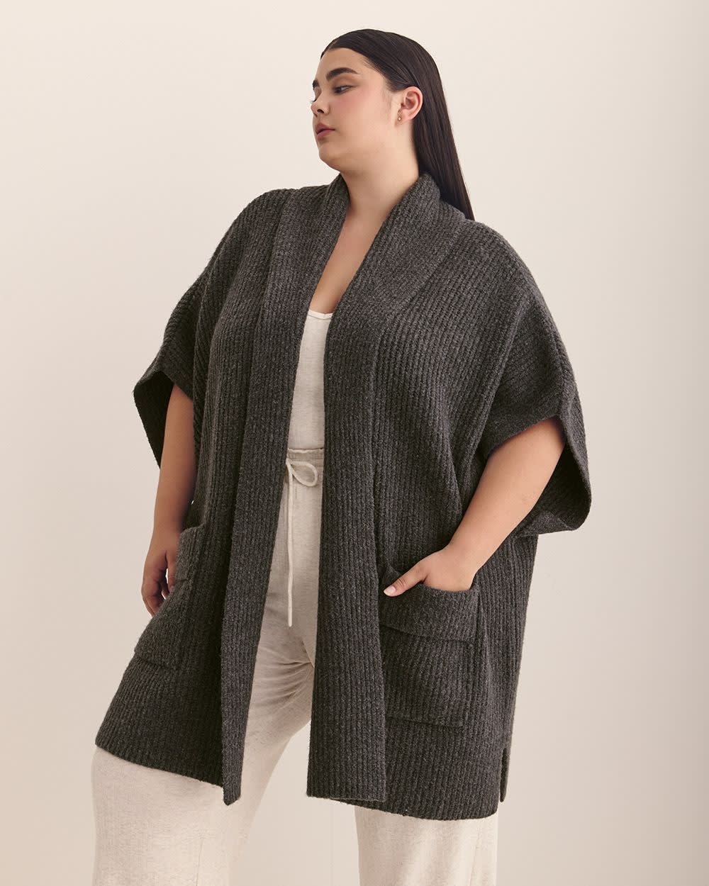 Cape en tricot côtelé épais avec poches