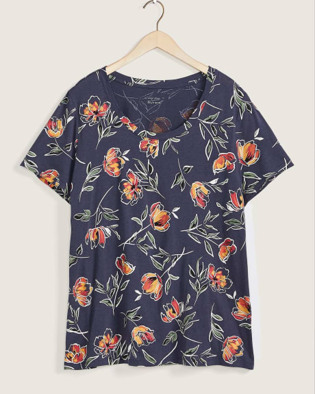 Boyfriend Fit Scoop Neck T-Shirt - In Every Story