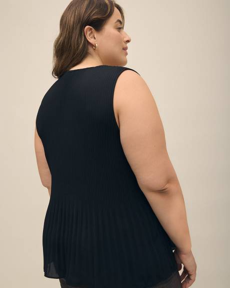 Responsible, Sleeveless A-Line Pleated Blouse