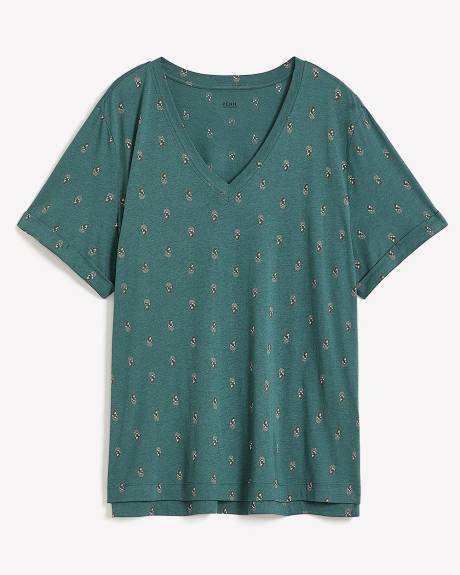 Boyfriend-Fit V-Neck T-Shirt - PENN. Essentials