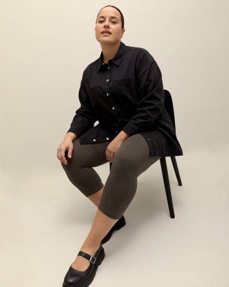 Capri Legging with Eyelet Embroidery at Hem - PENN. Essentials